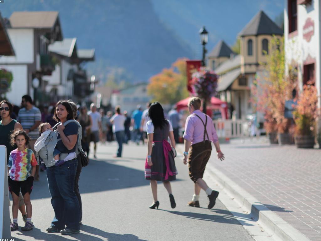 ប្រាក់រង្វាន់សង្គម: ការប្រមូលផ្តុំគ្នានៅក្នុងសង្គម